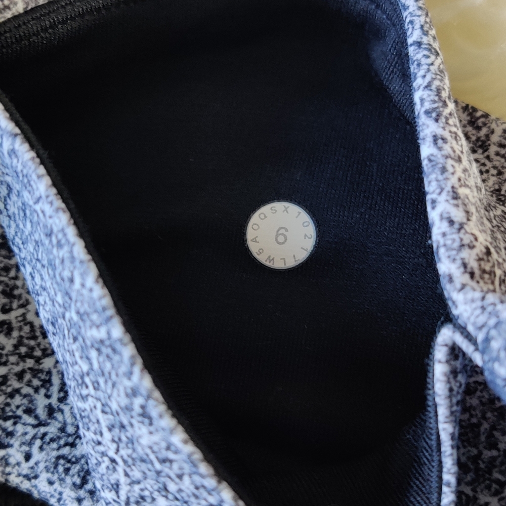 Crackle Pattern Train Times - Lululemon - Picture 5 of 9